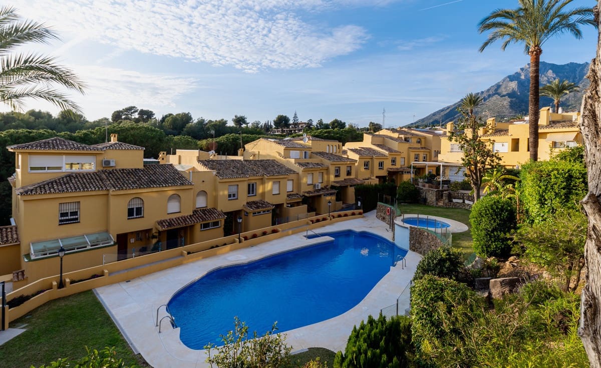 3 sypialnia Dom na sprzedaż w Marbella z basenem garażem - 670 000 € (Ref: 9226427)