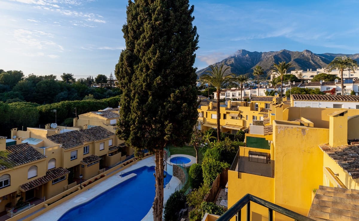 3 sypialnia Dom na sprzedaż w Marbella z basenem garażem - 670 000 € (Ref: 9226427)