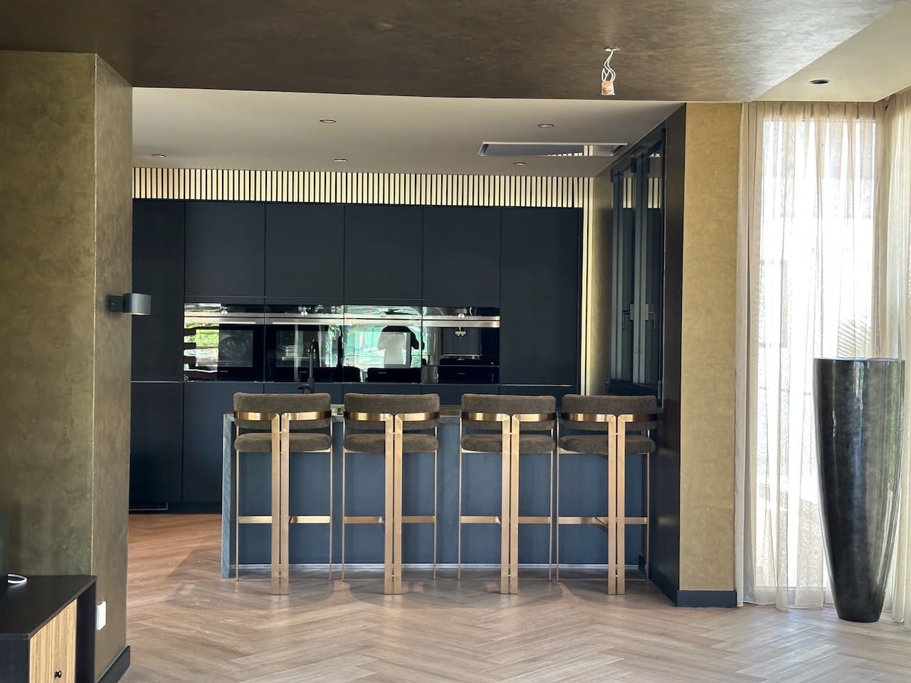 4 quarto Moradia para venda em Estepona com piscina garagem - 2 100 000 € (Ref: 9246550)