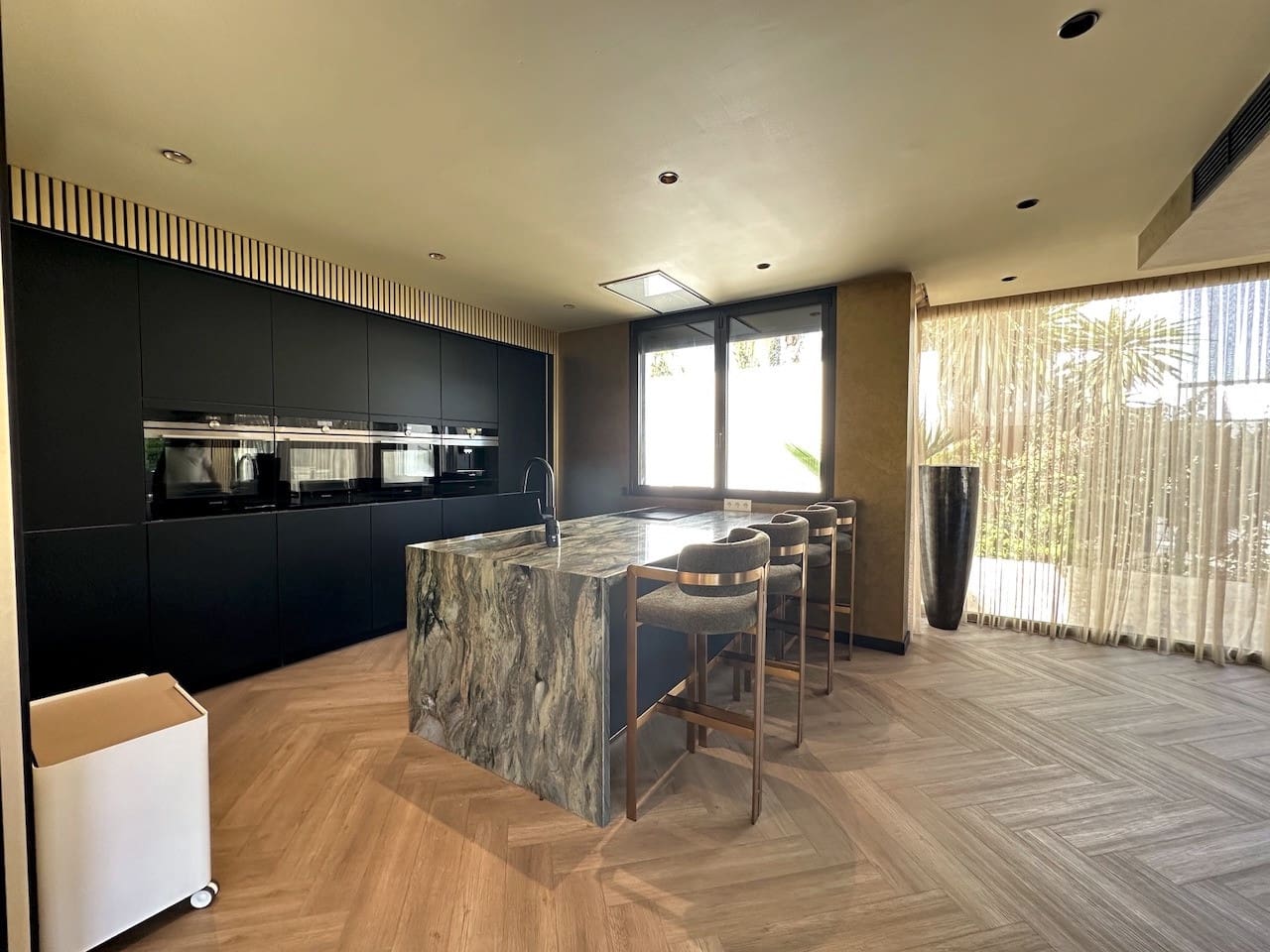 4 quarto Moradia para venda em Estepona com piscina garagem - 2 100 000 € (Ref: 9246550)