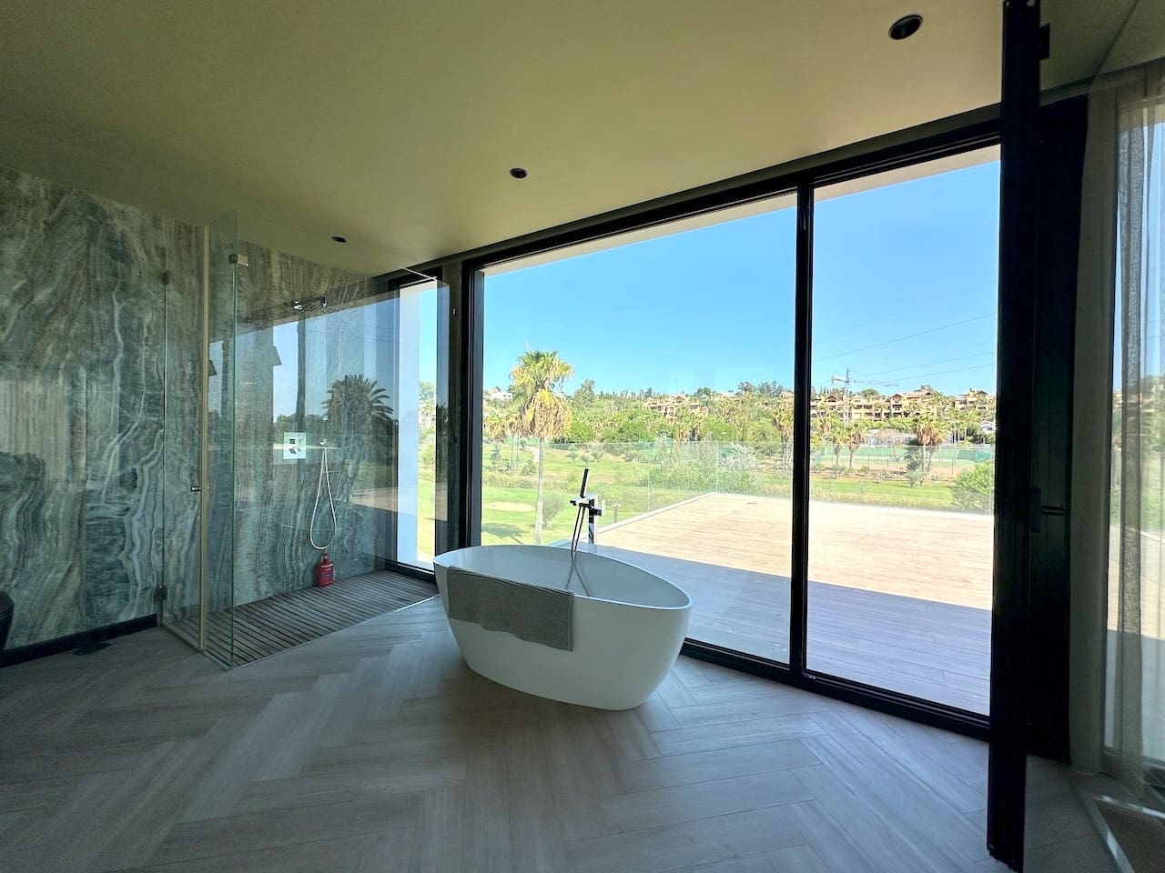 4 quarto Moradia para venda em Estepona com piscina garagem - 2 100 000 € (Ref: 9246550)