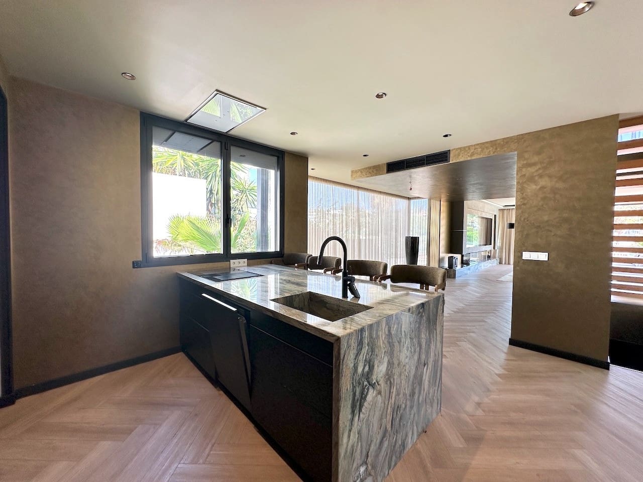 4 quarto Moradia para venda em Estepona com piscina garagem - 2 100 000 € (Ref: 9246550)