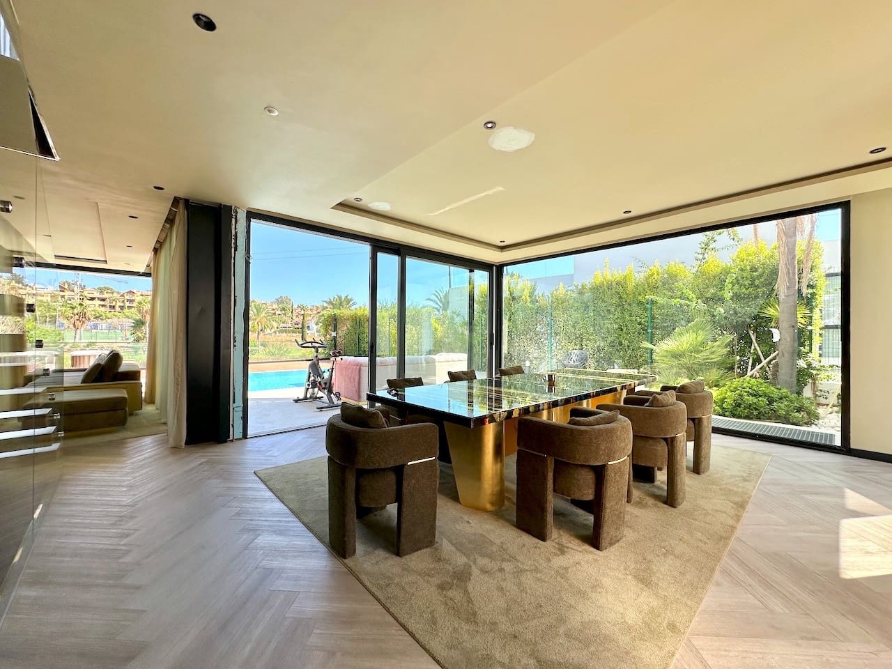 4 quarto Moradia para venda em Estepona com piscina garagem - 2 100 000 € (Ref: 9246550)