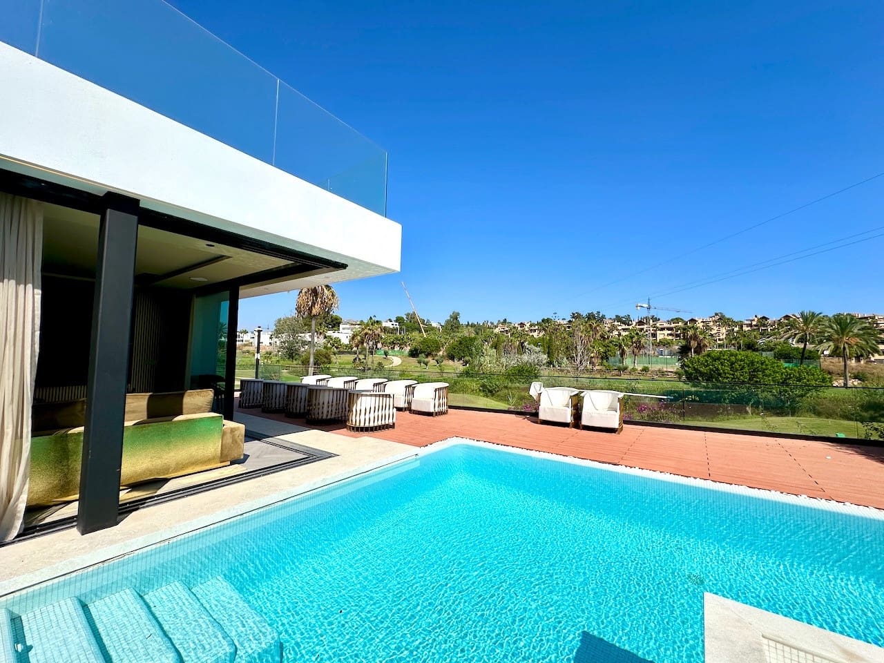 4 quarto Moradia para venda em Estepona com piscina garagem - 2 100 000 € (Ref: 9246550)