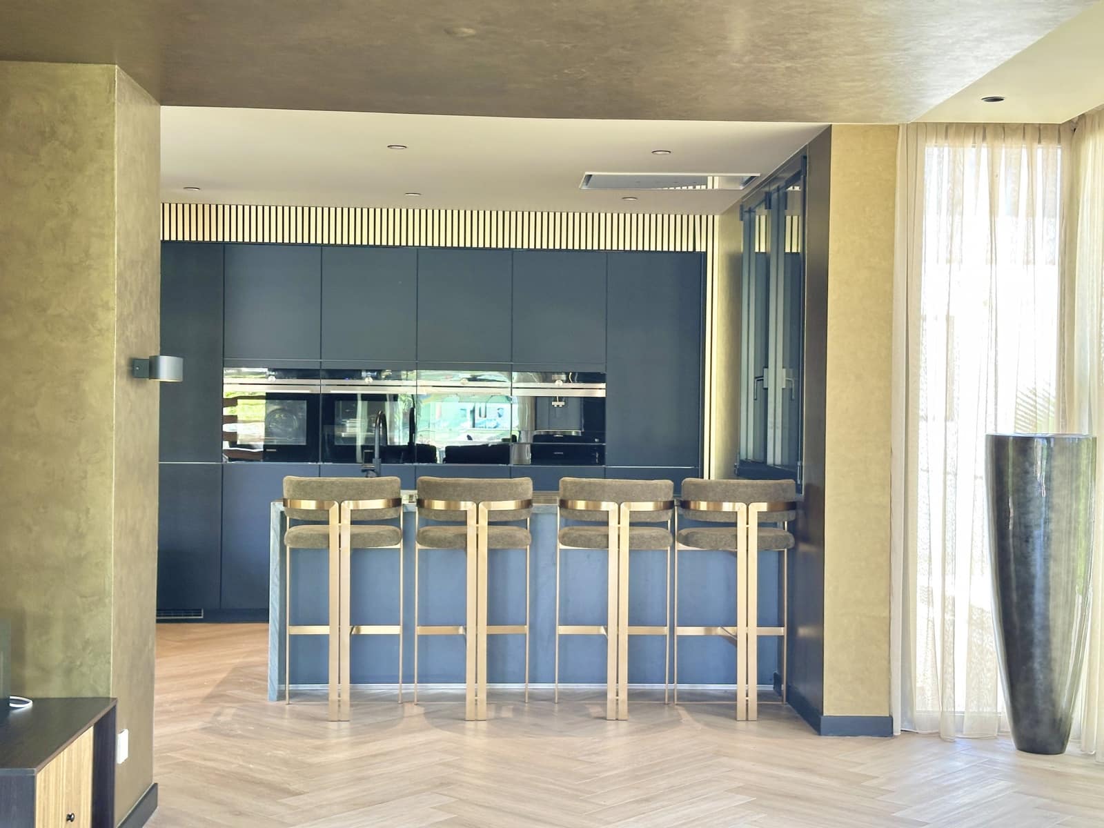 4 bedroom Villa for sale in Estepona with pool garage - € 1,999,999 (Ref: 9246550)