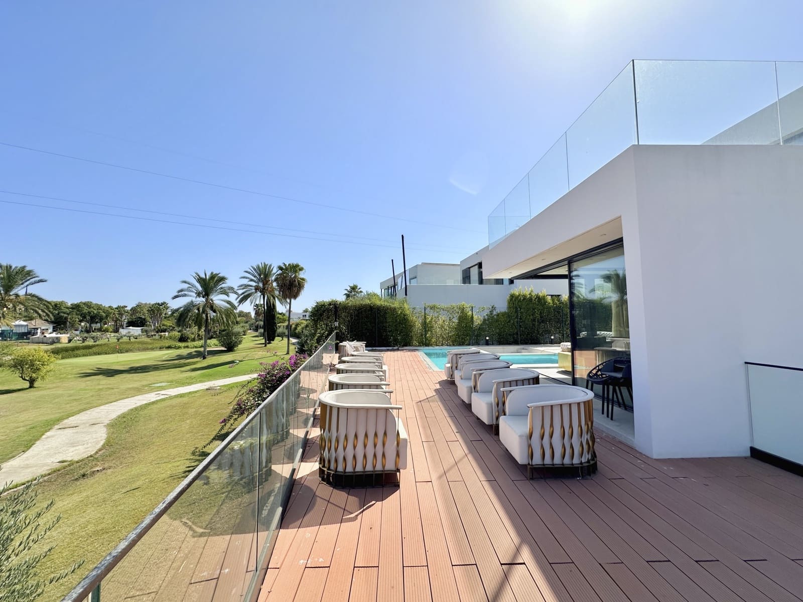 4 bedroom Villa for sale in Estepona with pool garage - € 1,999,999 (Ref: 9246550)