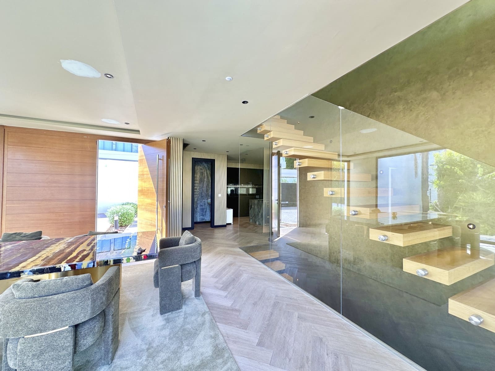 4 bedroom Villa for sale in Estepona with pool garage - € 1,999,999 (Ref: 9246550)