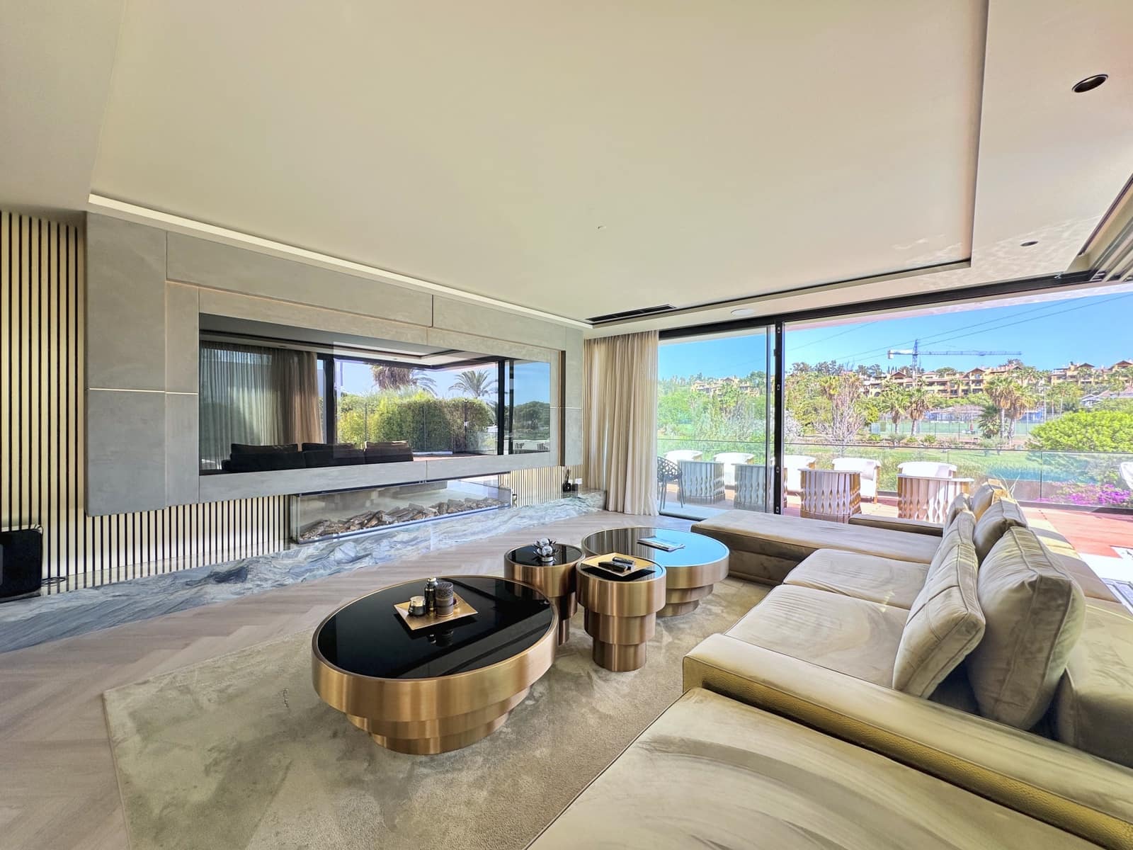 4 bedroom Villa for sale in Estepona with pool garage - € 1,999,999 (Ref: 9246550)