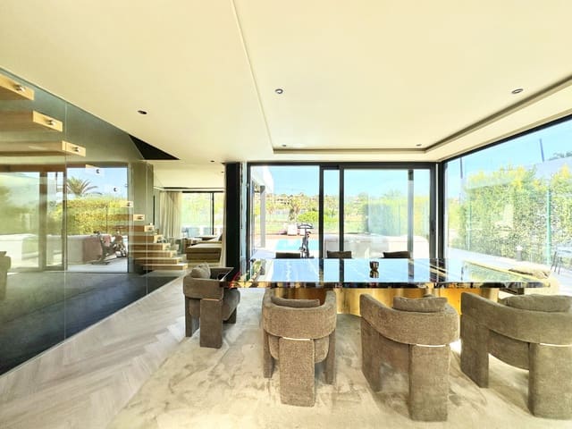 4 quarto Moradia para venda em Nueva Atalaya, Estepona com piscina garagem - 1 999 999 € (Ref: 9246550)