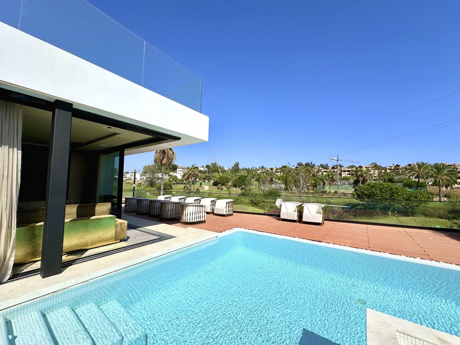 4 bedroom Villa for sale in Estepona with pool garage - € 1,999,999 (Ref: 9246550)