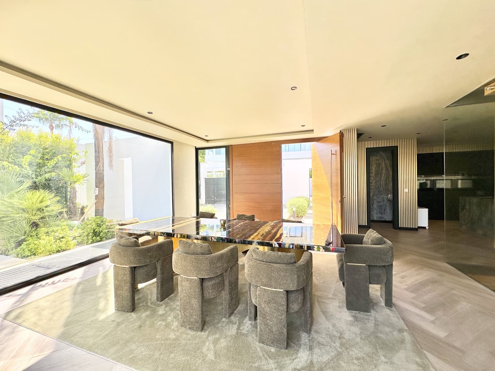 4 bedroom Villa for sale in Estepona with pool garage - € 1,999,999 (Ref: 9246550)