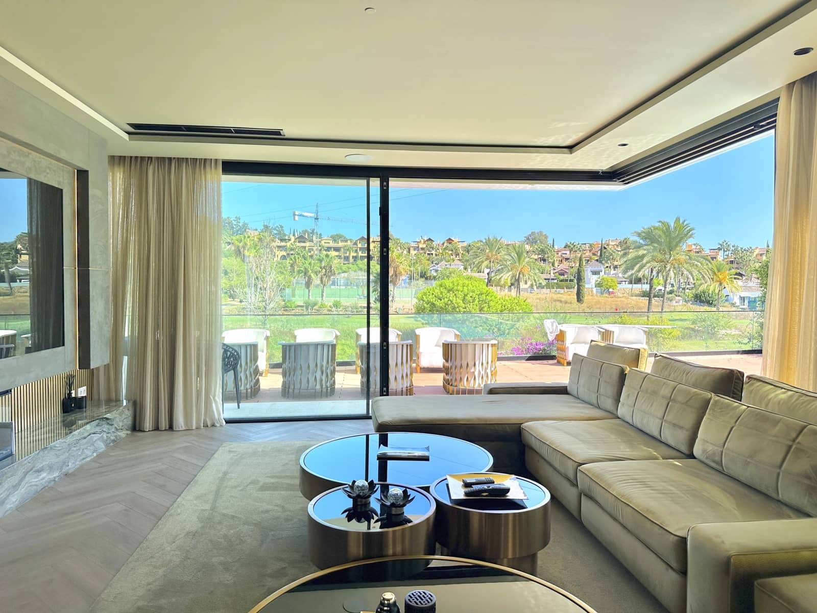 4 bedroom Villa for sale in Estepona with pool garage - € 1,999,999 (Ref: 9246550)