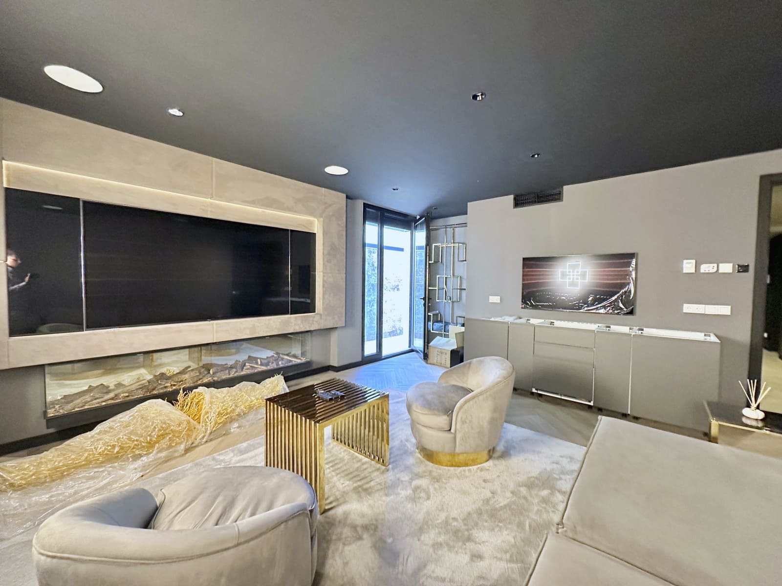 4 bedroom Villa for sale in Estepona with pool garage - € 1,999,999 (Ref: 9246550)