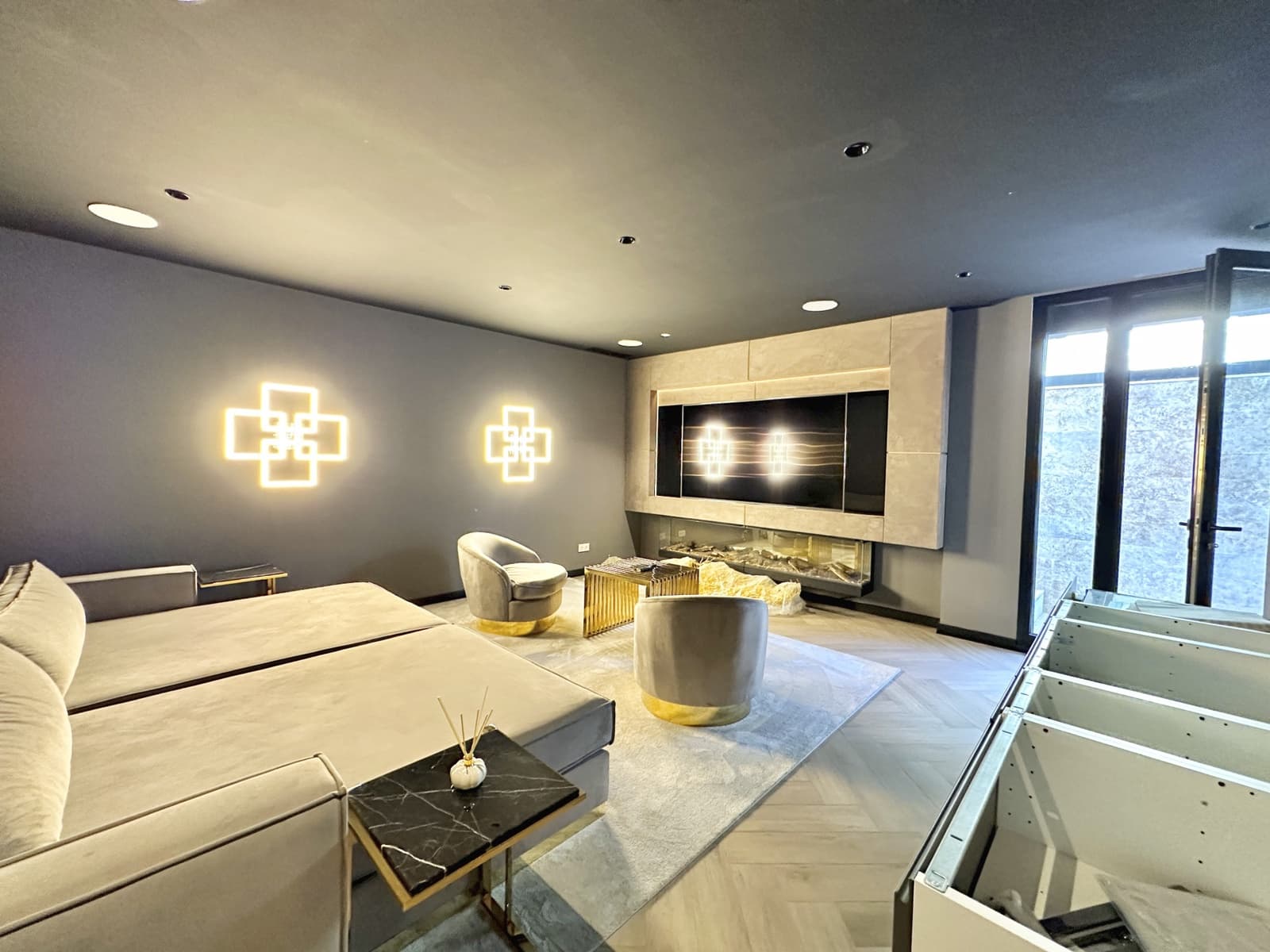 4 bedroom Villa for sale in Estepona with pool garage - € 1,999,999 (Ref: 9246550)