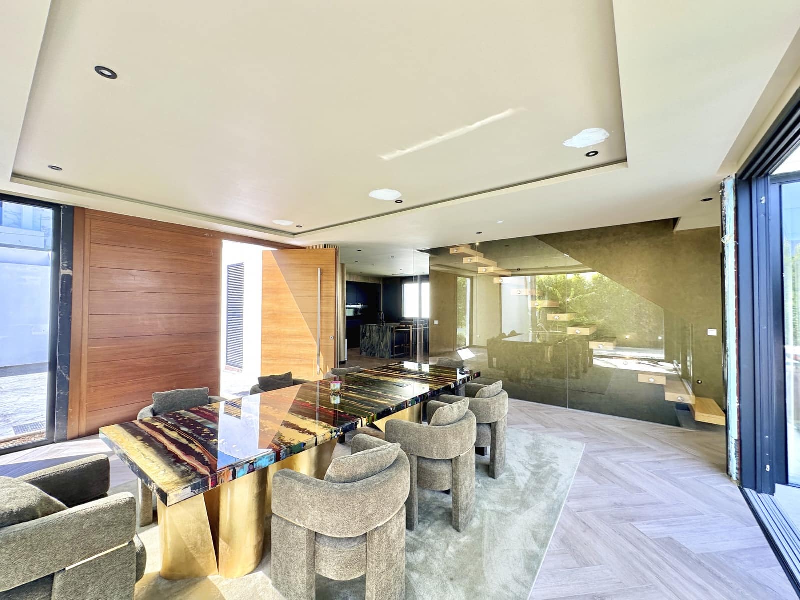 4 bedroom Villa for sale in Estepona with pool garage - € 1,999,999 (Ref: 9246550)