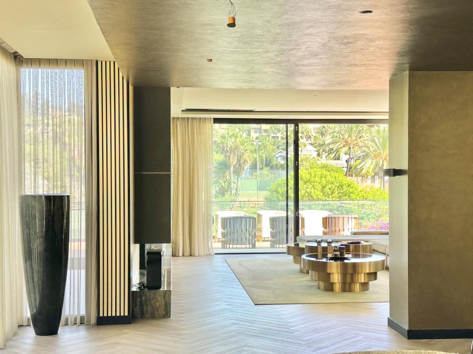 4 bedroom Villa for sale in Estepona with pool garage - € 1,999,999 (Ref: 9246550)