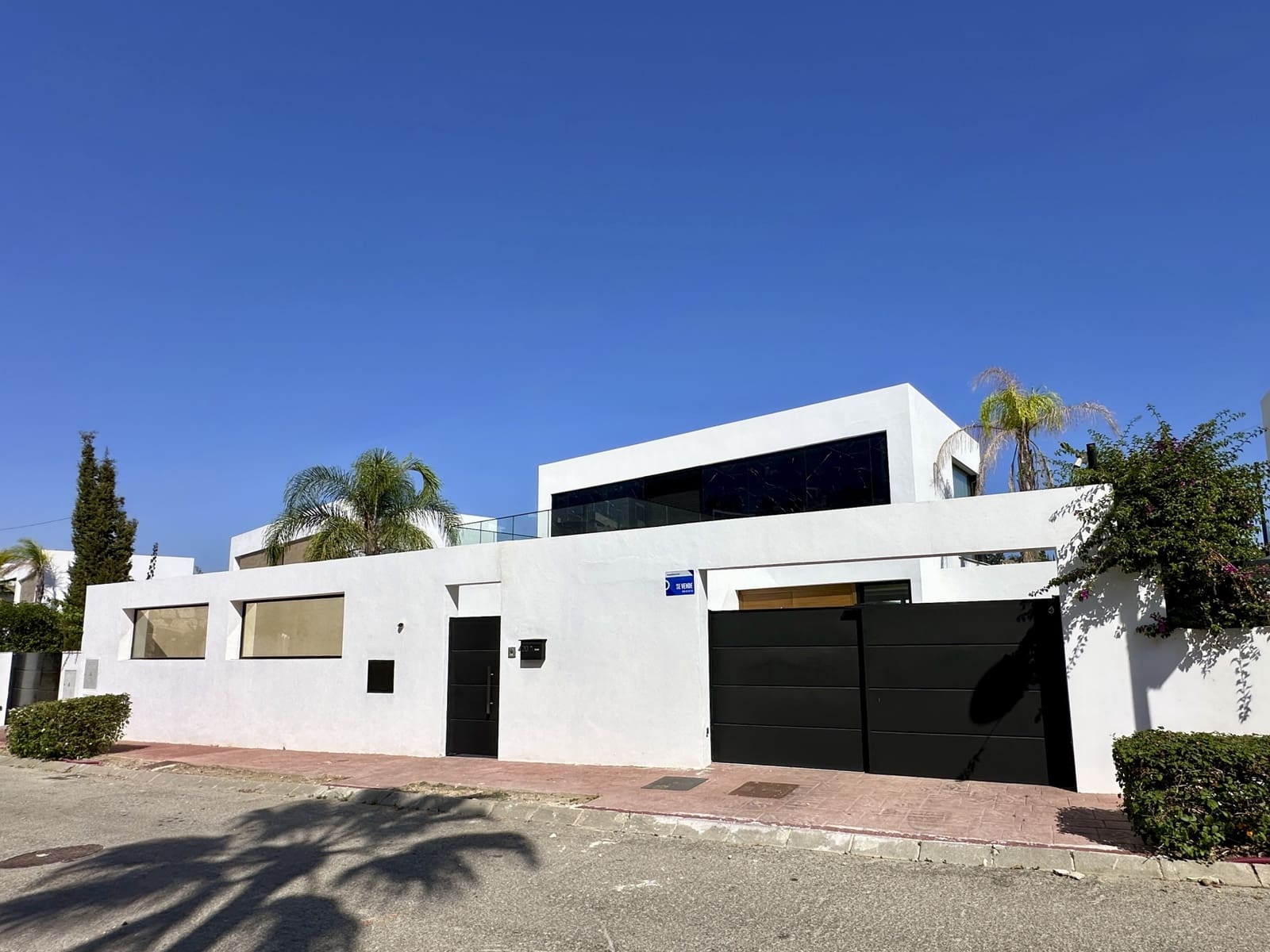 4 bedroom Villa for sale in Estepona with pool garage - € 1,999,999 (Ref: 9246550)
