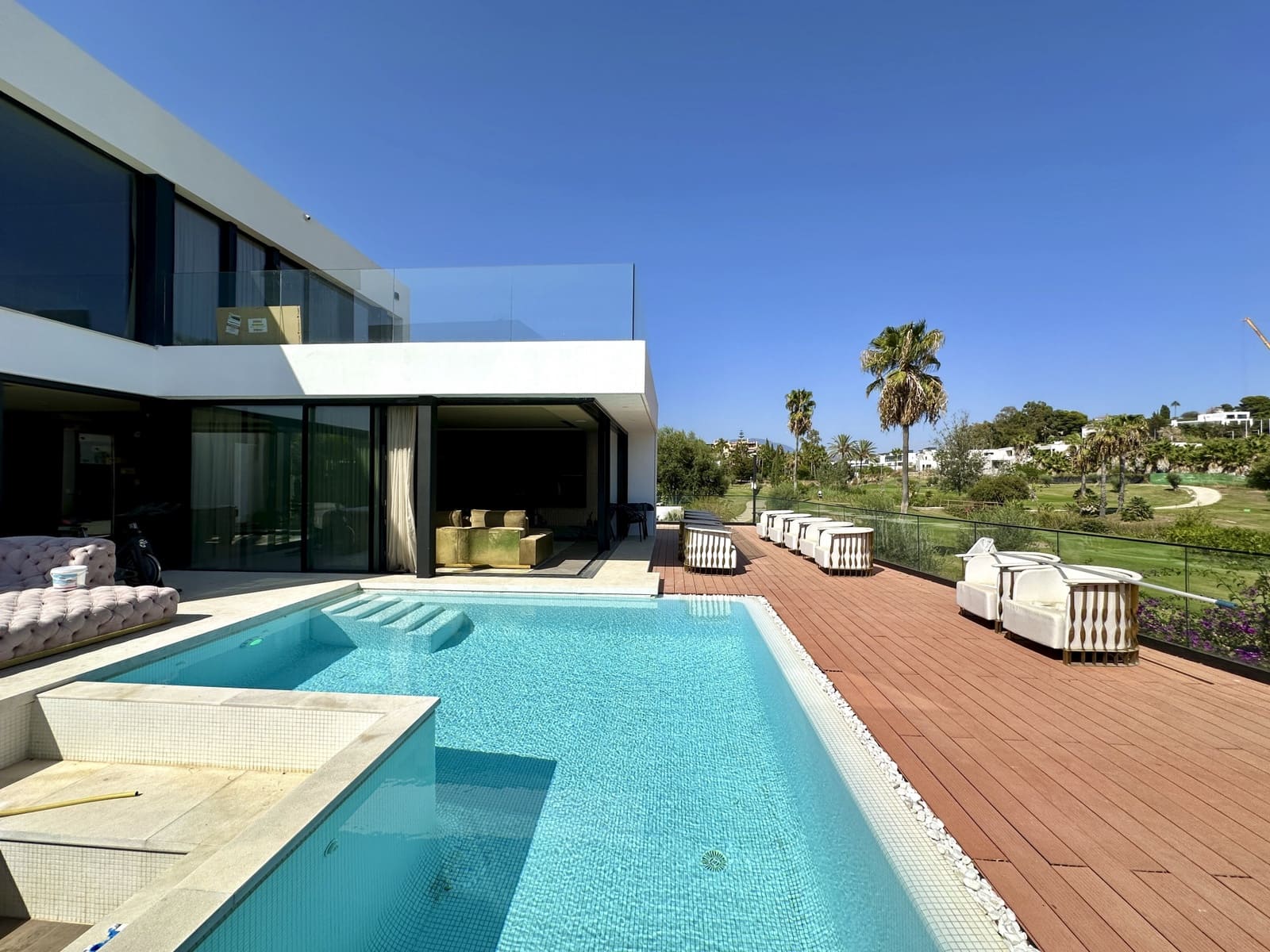 4 bedroom Villa for sale in Estepona with pool garage - € 1,999,999 (Ref: 9246550)