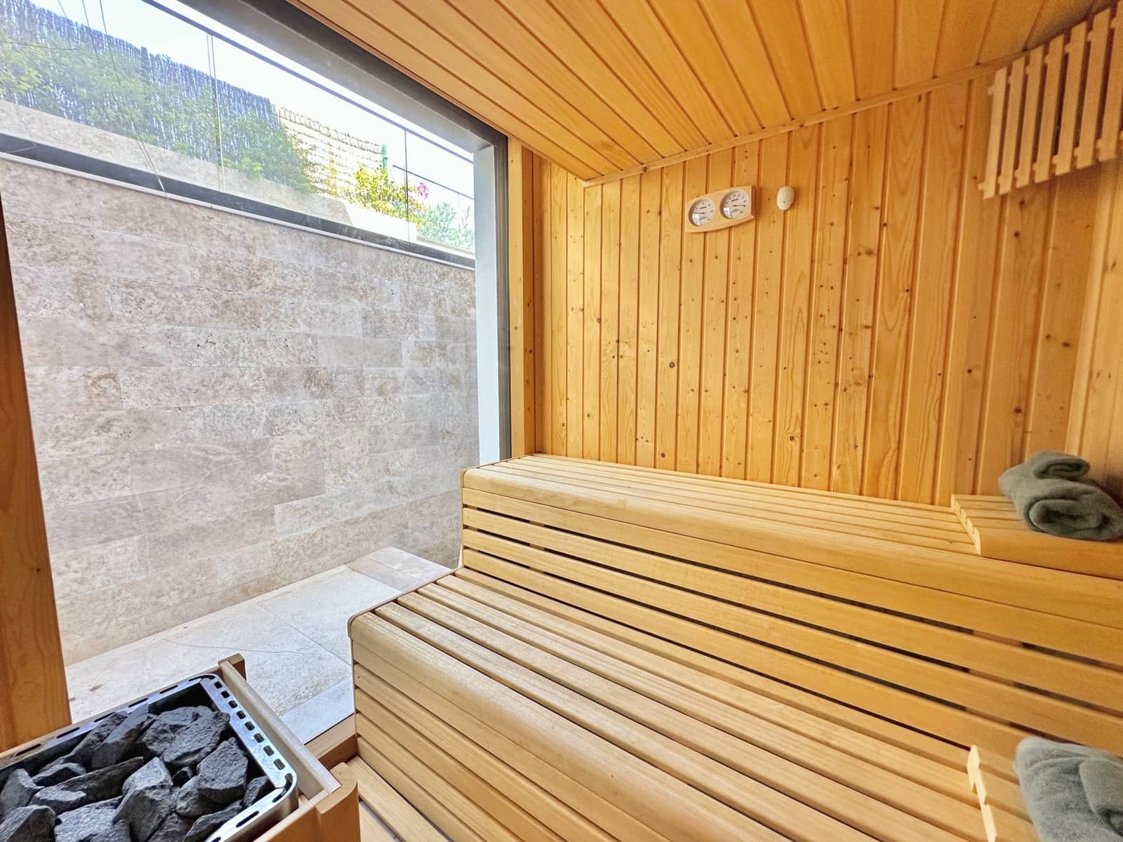 4 bedroom Villa for sale in Estepona with pool garage - € 1,999,999 (Ref: 9246550)