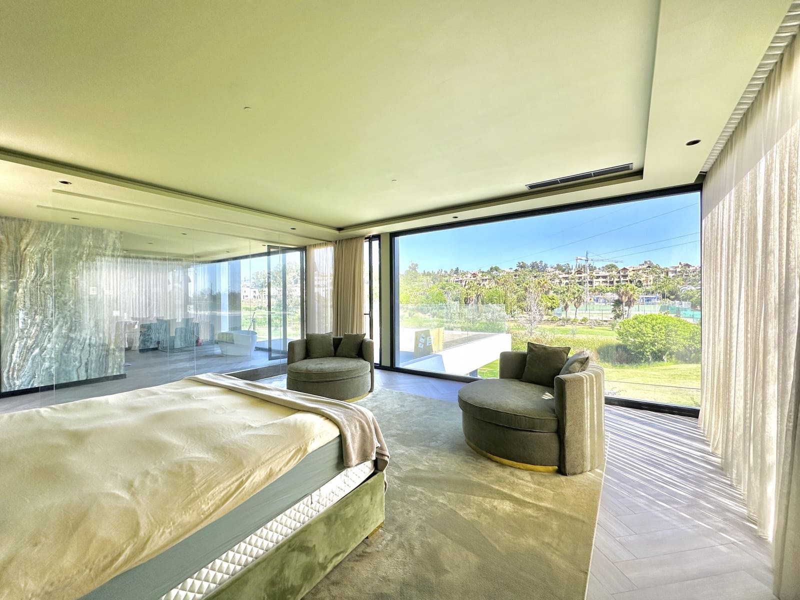 4 bedroom Villa for sale in Estepona with pool garage - € 1,999,999 (Ref: 9246550)