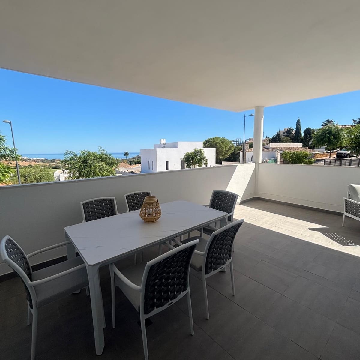 3 slaapkamer Appartement te huur in Estepona met zwembad garage - € 2.300 (Ref: 9251978)