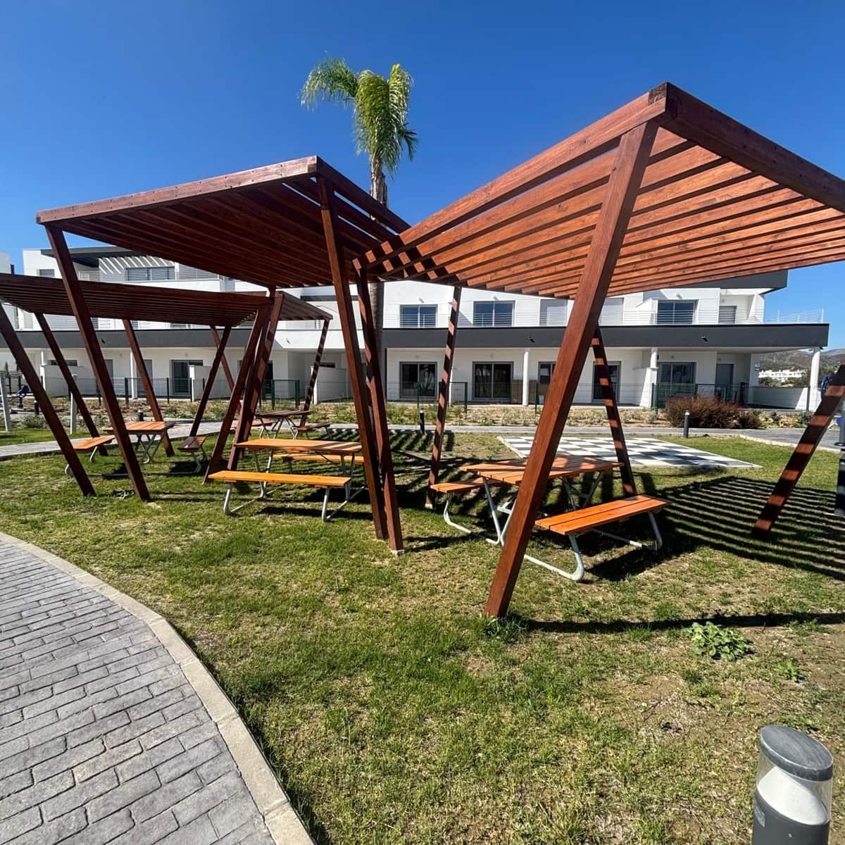 3 slaapkamer Appartement te huur in Estepona met zwembad garage - € 2.300 (Ref: 9251978)