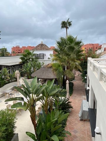 3 quarto Casa em Banda para arrendar em Sotoserena, Estepona com piscina garagem - 2 300 € (Ref: 9269311)