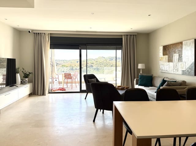 Penthouse de 2 chambres à louer à Estepona avec piscine garage - 2 000 € (Ref: 9291246)