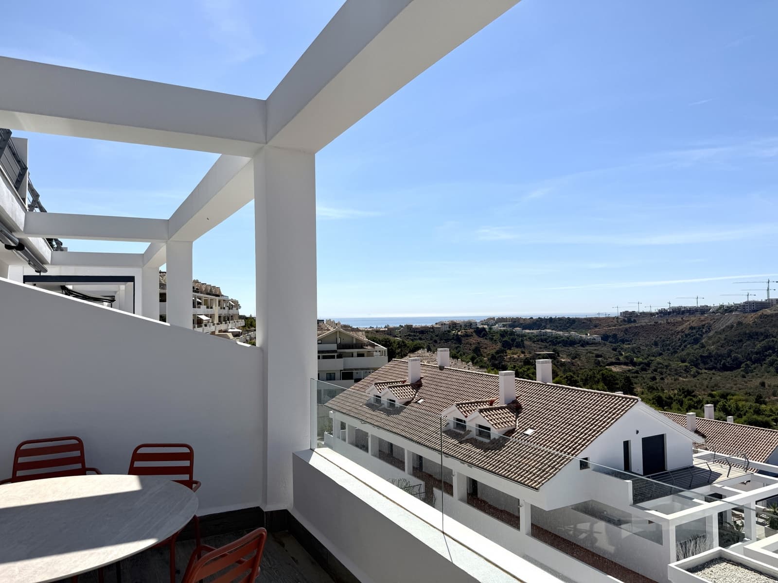 2 soverom Penthouse til leie i Estepona med svømmebasseng garasje - € 2 000 (Ref: 9291246)