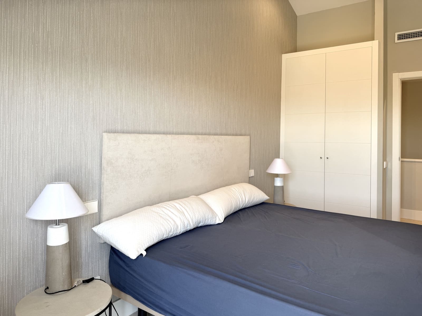 2 soverom Penthouse til leie i Estepona med svømmebasseng garasje - € 2 000 (Ref: 9291246)