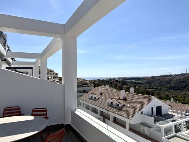 Penthouse de 2 chambres à louer à Estepona avec piscine garage - 2 000 € (Ref: 9291246)