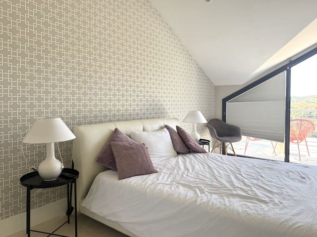 Penthouse de 2 chambres à louer à Estepona avec piscine garage - 2 000 € (Ref: 9291246)