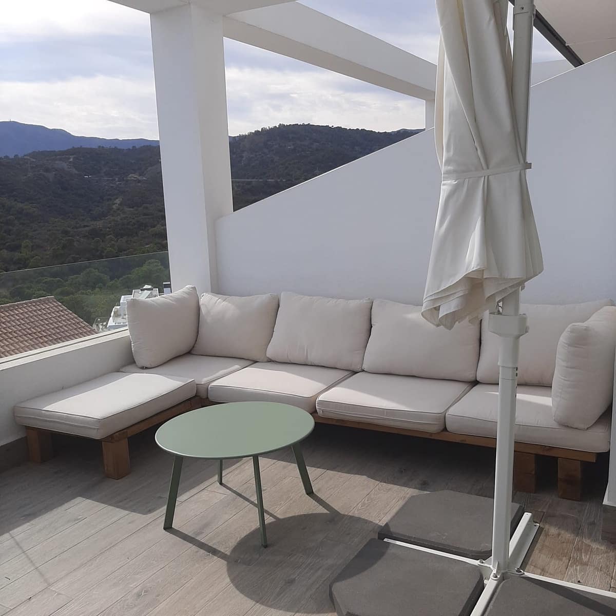 2 soverom Penthouse til leie i Estepona med svømmebasseng garasje - € 2 000 (Ref: 9291246)