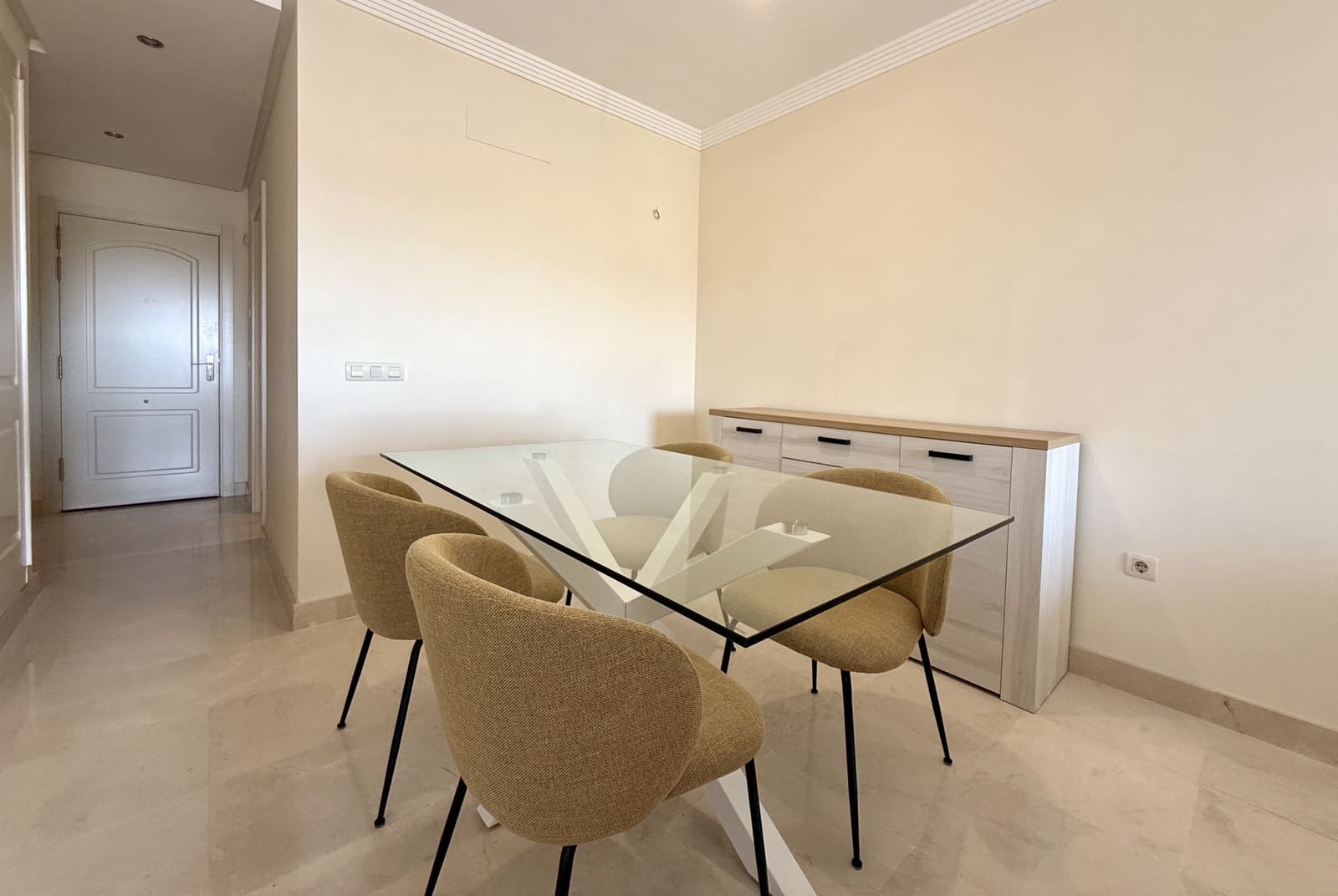 2 bedroom Apartment for rent in Estepona with pool garage - € 1,900 (Ref: 9300895)