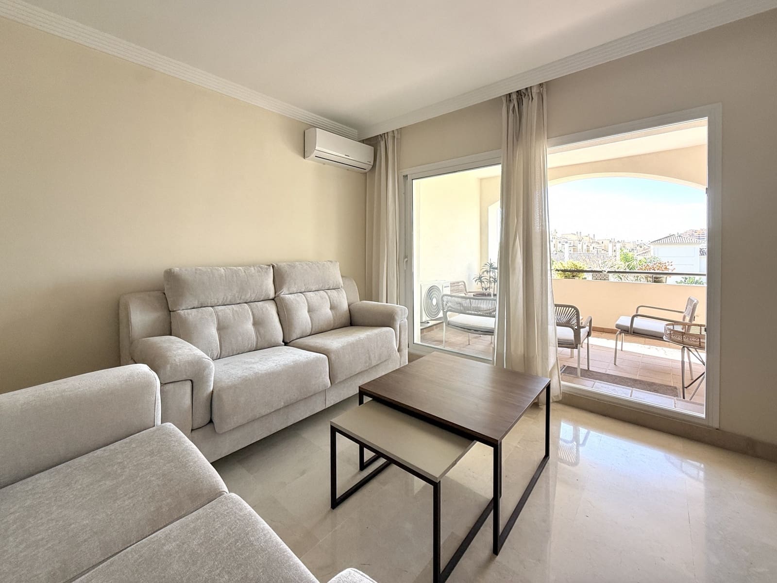 2 bedroom Apartment for rent in Estepona with pool garage - € 1,900 (Ref: 9300895)