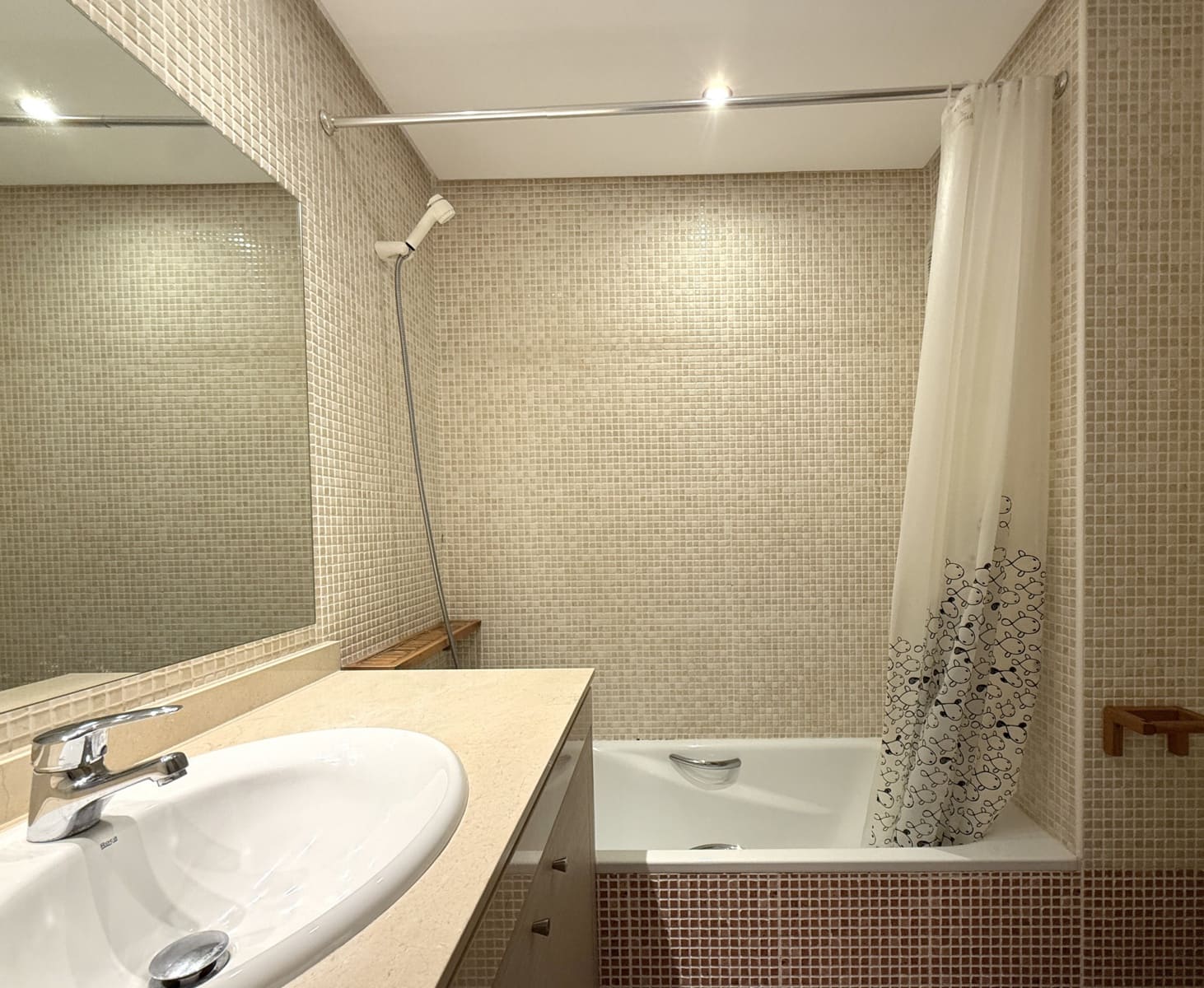 2 bedroom Apartment for rent in Estepona with pool garage - € 1,900 (Ref: 9300895)