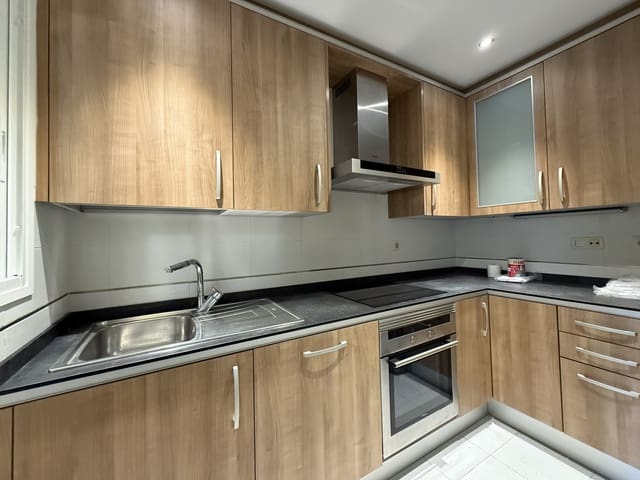 2 bedroom Apartment for rent in Estepona with pool garage - € 1,900 (Ref: 9300895)