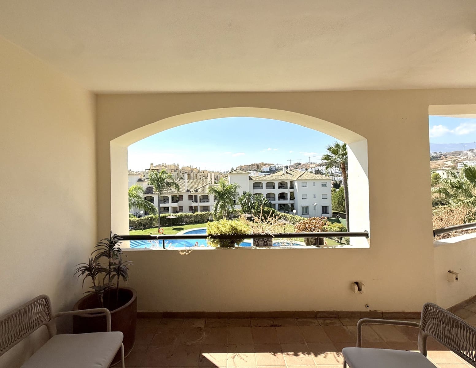 2 bedroom Apartment for rent in Estepona with pool garage - € 1,900 (Ref: 9300895)