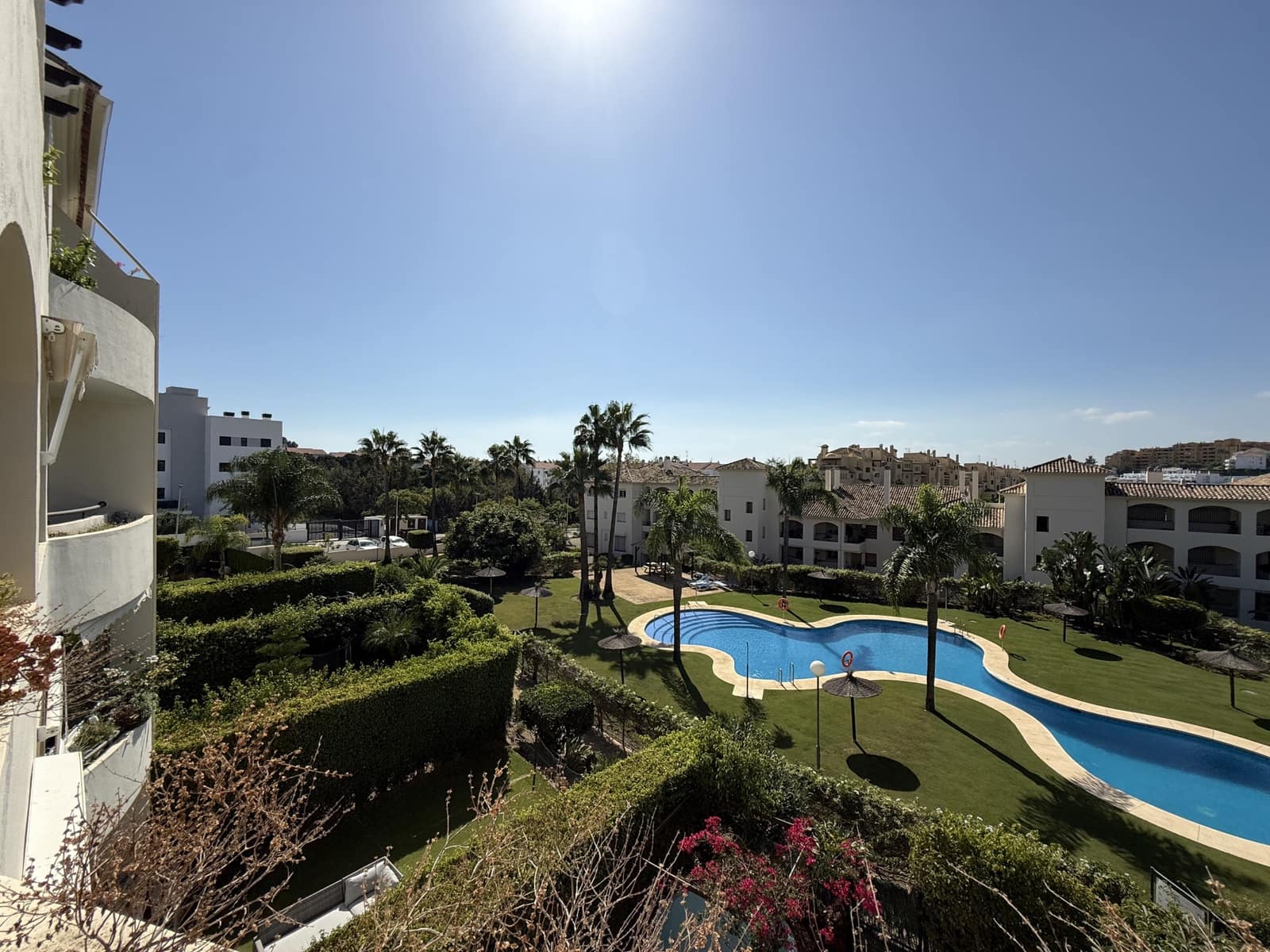 2 bedroom Apartment for rent in Estepona with pool garage - € 1,900 (Ref: 9300895)