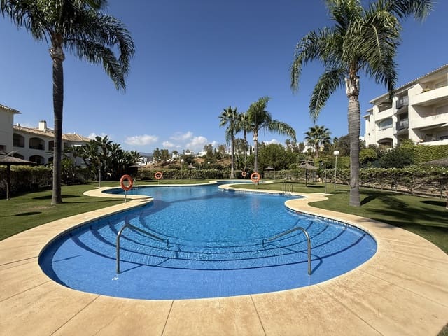 2 bedroom Apartment for rent in Estepona with pool garage - € 1,900 (Ref: 9300895)