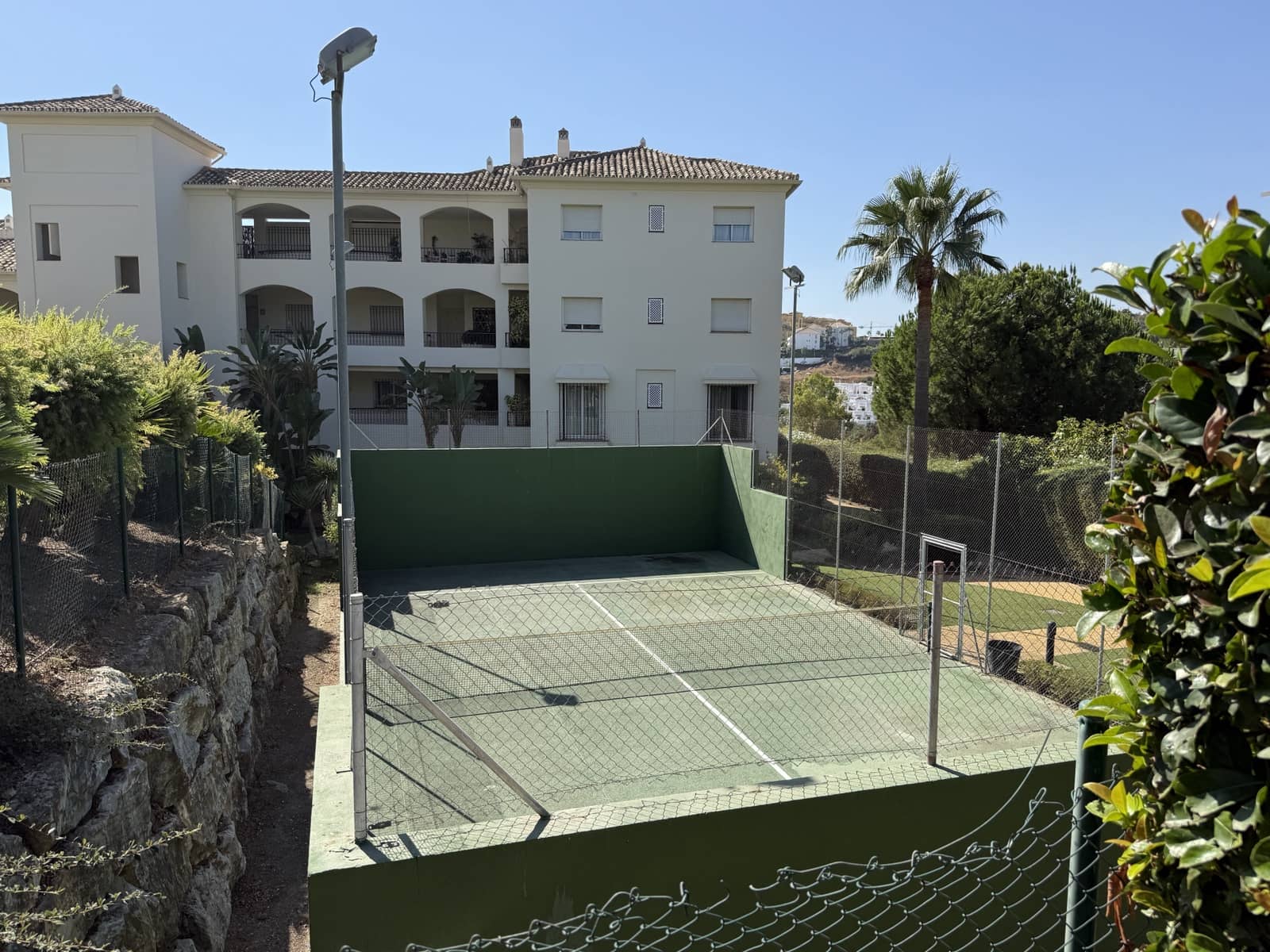 2 bedroom Apartment for rent in Estepona with pool garage - € 1,900 (Ref: 9300895)