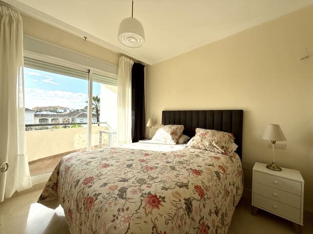 Apartamento de 2 habitaciones en Estepona en alquiler con piscina garaje - 1.650 € (Ref: 9300895)