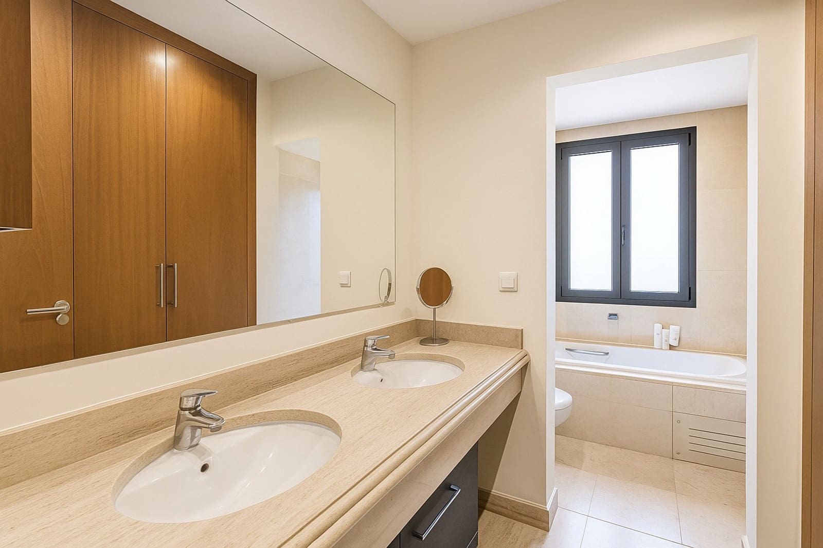 3 makuuhuone Huoneisto vuokrattavana paikassa Estepona mukana uima-altaan 
autotalli - 2 750 € (Ref: 9303283)