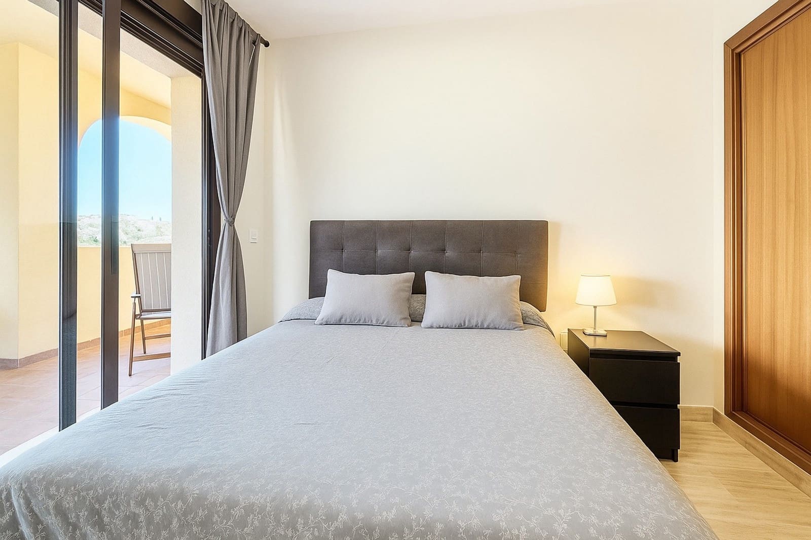 3 makuuhuone Huoneisto vuokrattavana paikassa Estepona mukana uima-altaan 
autotalli - 2 750 € (Ref: 9303283)