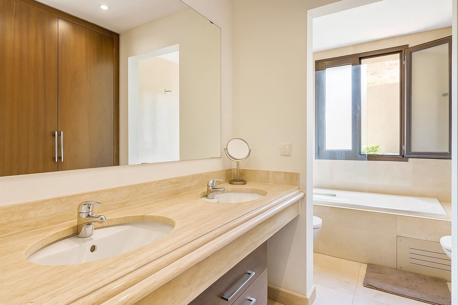 3 makuuhuone Huoneisto vuokrattavana paikassa Estepona mukana uima-altaan 
autotalli - 2 750 € (Ref: 9303283)