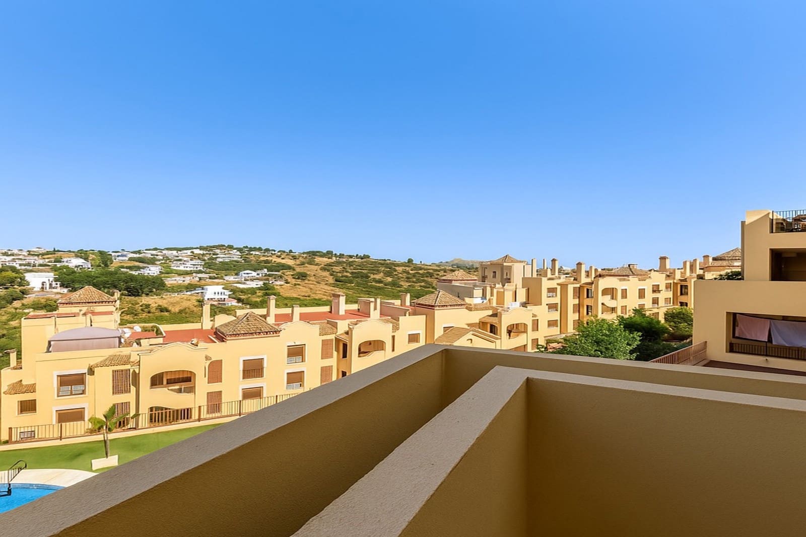 3 makuuhuone Huoneisto vuokrattavana paikassa Estepona mukana uima-altaan 
autotalli - 2 750 € (Ref: 9303283)