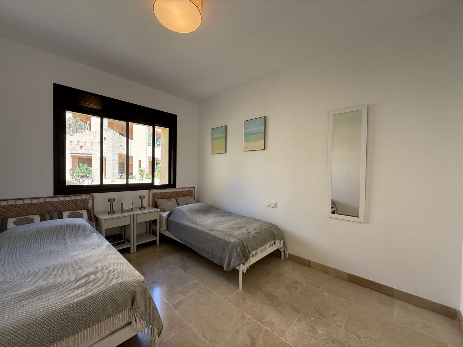 2 soverom Leilighet til leie i Manilva med svømmebasseng garasje - € 1 600 (Ref: 9303284)