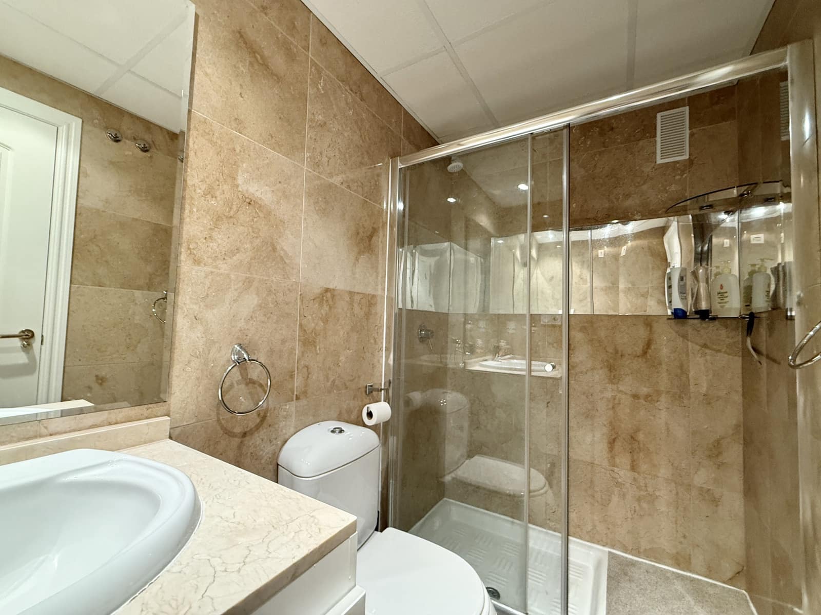 2 soverom Leilighet til leie i Manilva med svømmebasseng garasje - € 1 600 (Ref: 9303284)