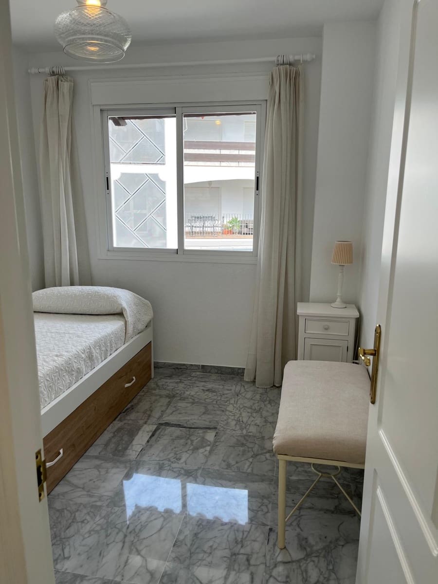 2 soverom Leilighet til leie i Marbella med svømmebasseng garasje - € 1 750 (Ref: 9326209)