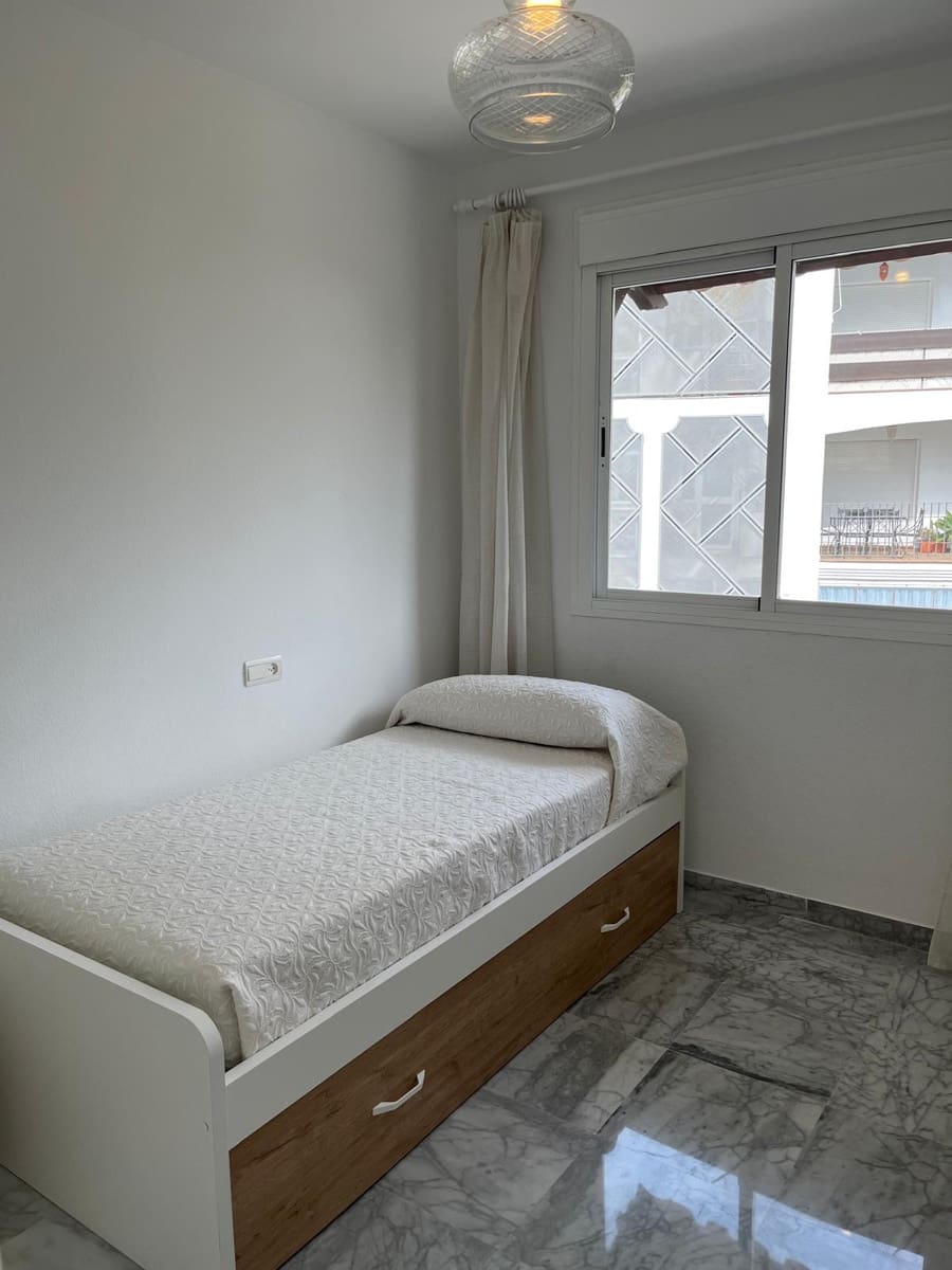 2 soverom Leilighet til leie i Marbella med svømmebasseng garasje - € 1 750 (Ref: 9326209)